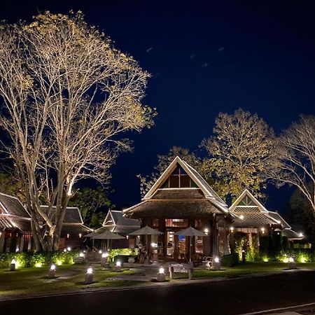 Hotel Ruean Racha à Chiang Mai Extérieur photo