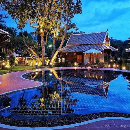 Hotel Ruean Racha à Chiang Mai Extérieur photo