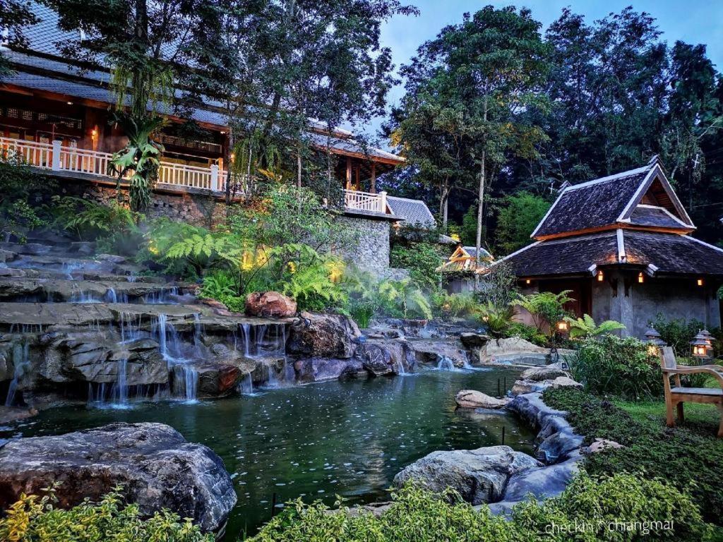 Hotel Ruean Racha à Chiang Mai Extérieur photo