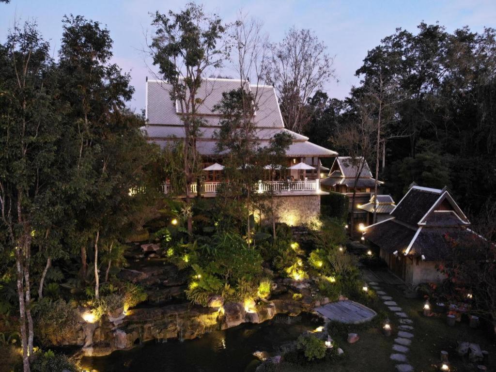 Hotel Ruean Racha à Chiang Mai Extérieur photo