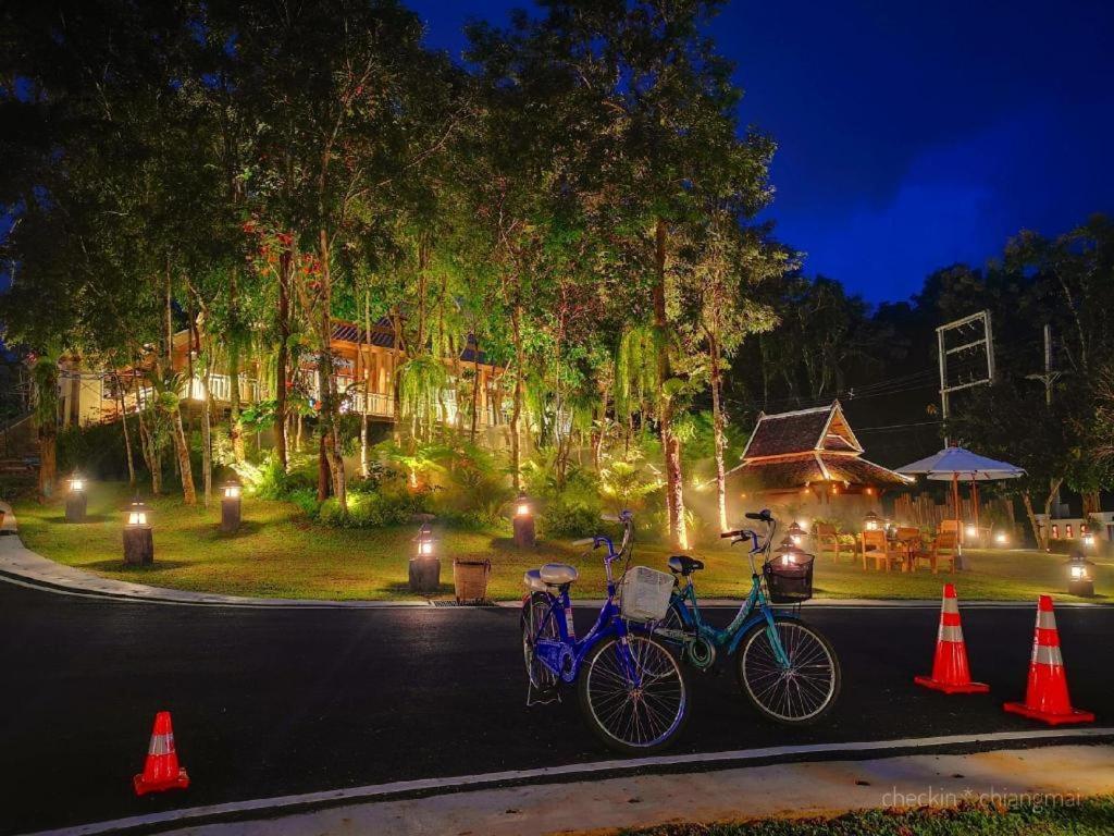 Hotel Ruean Racha à Chiang Mai Extérieur photo