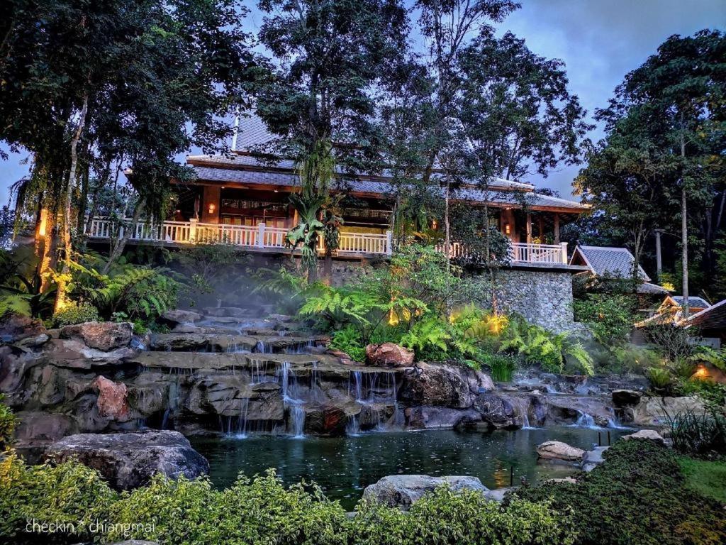 Hotel Ruean Racha à Chiang Mai Extérieur photo