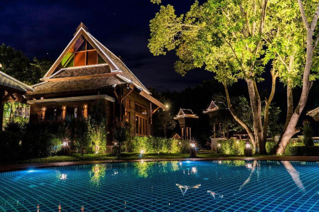 Hotel Ruean Racha à Chiang Mai Extérieur photo