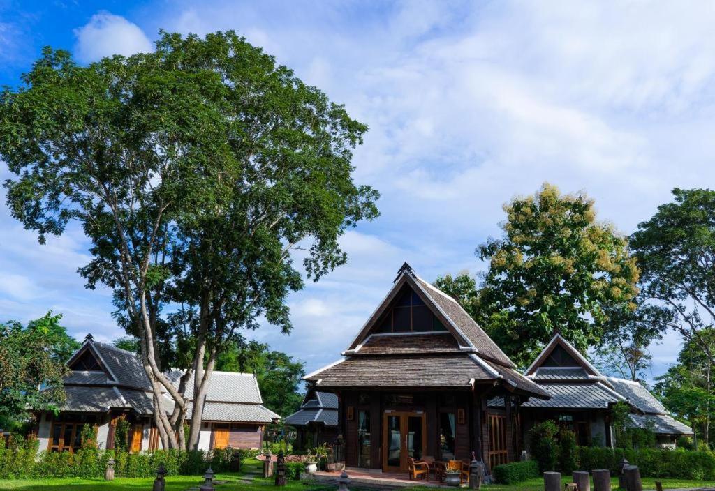 Hotel Ruean Racha à Chiang Mai Extérieur photo
