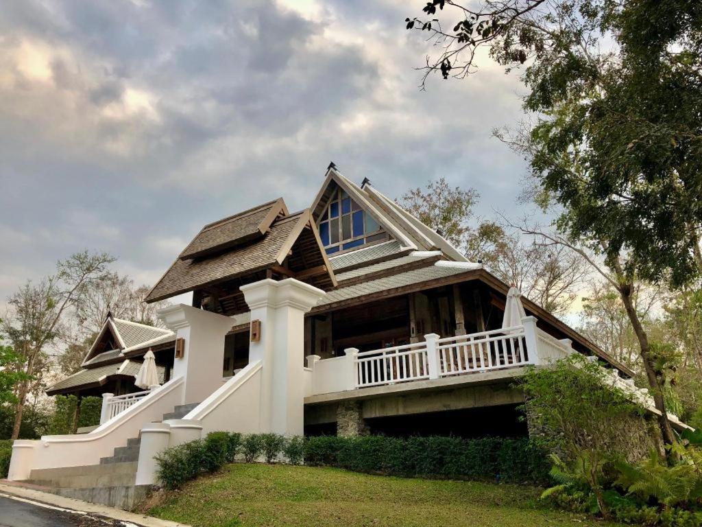 Hotel Ruean Racha à Chiang Mai Extérieur photo