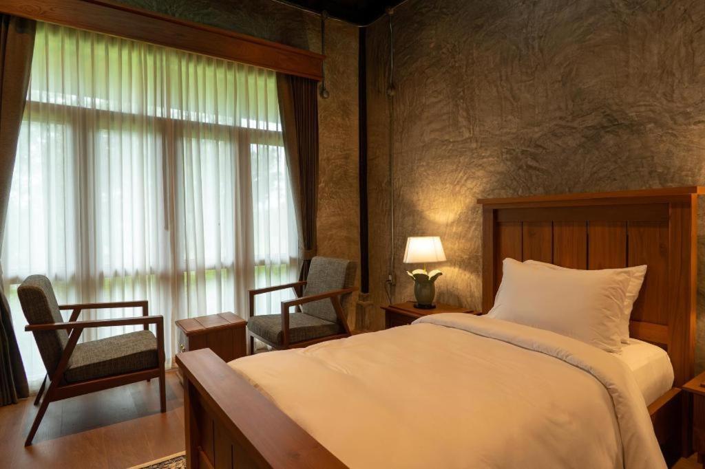 Hotel Ruean Racha à Chiang Mai Extérieur photo