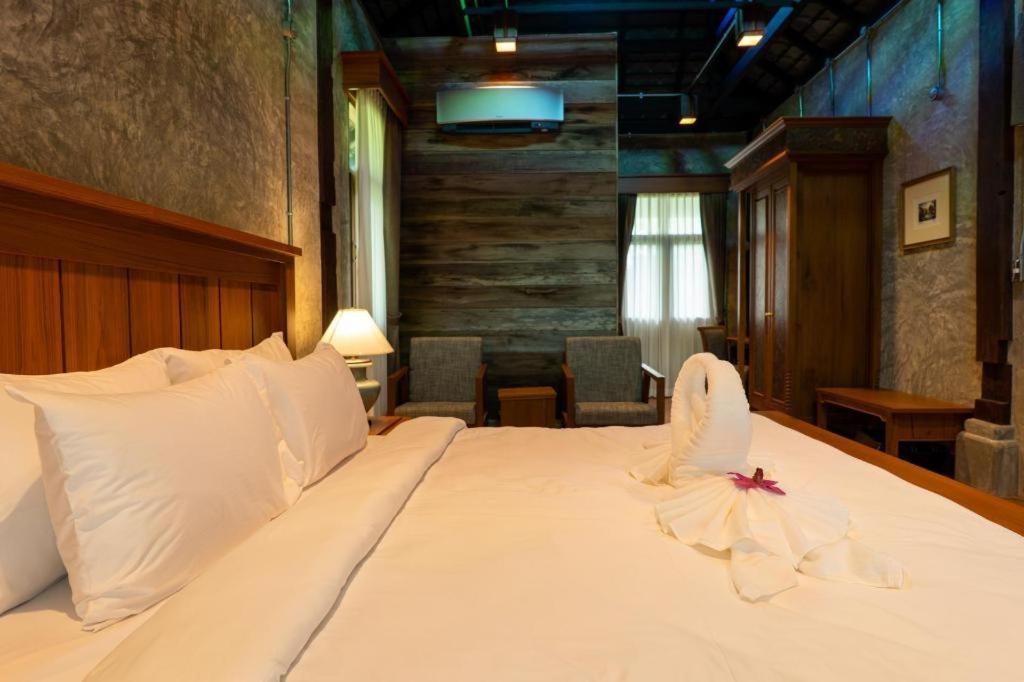 Hotel Ruean Racha à Chiang Mai Extérieur photo