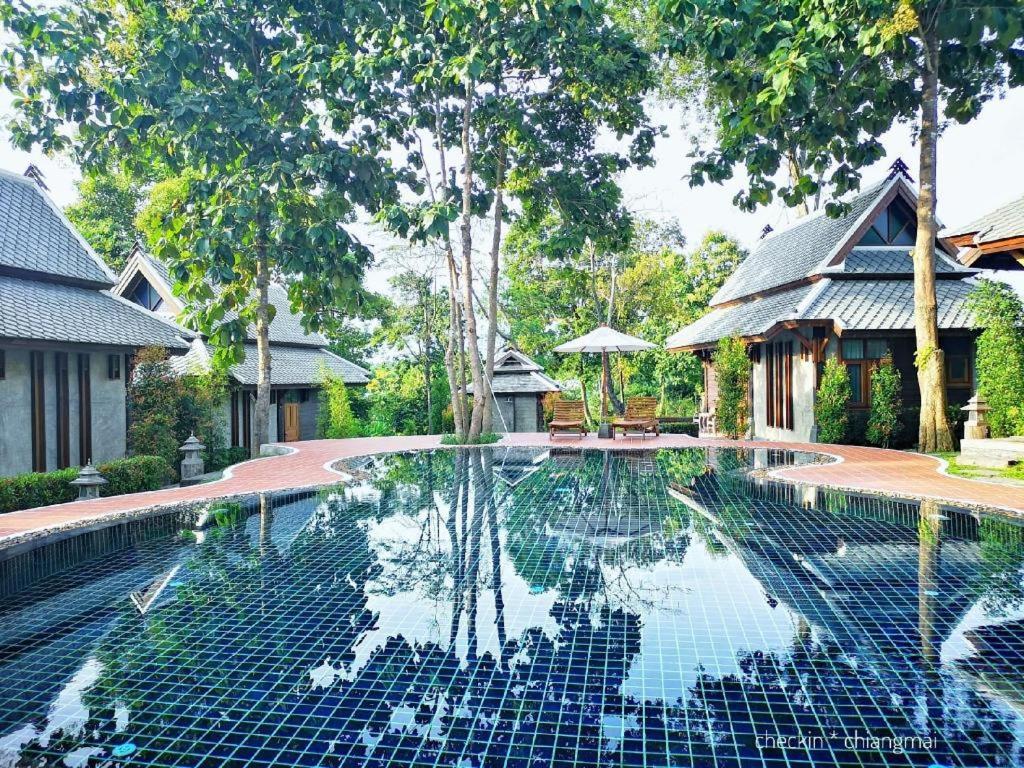 Hotel Ruean Racha à Chiang Mai Extérieur photo