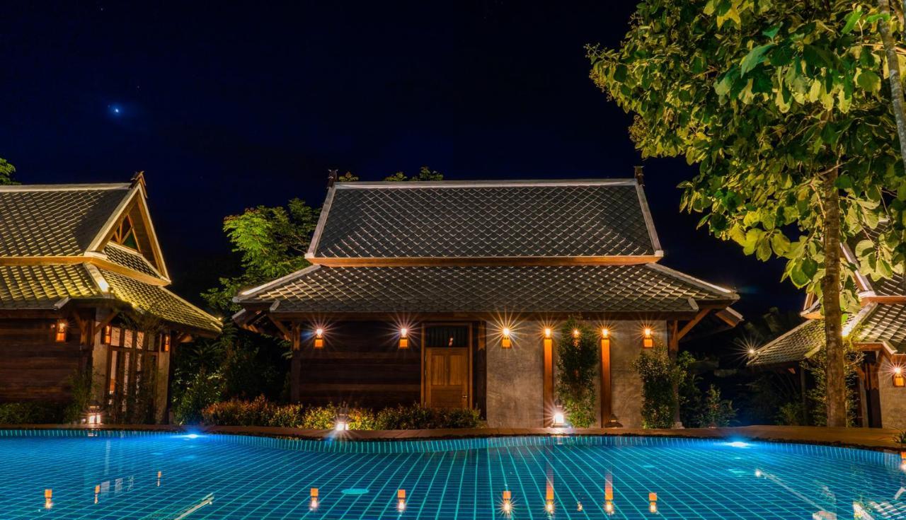 Hotel Ruean Racha à Chiang Mai Extérieur photo
