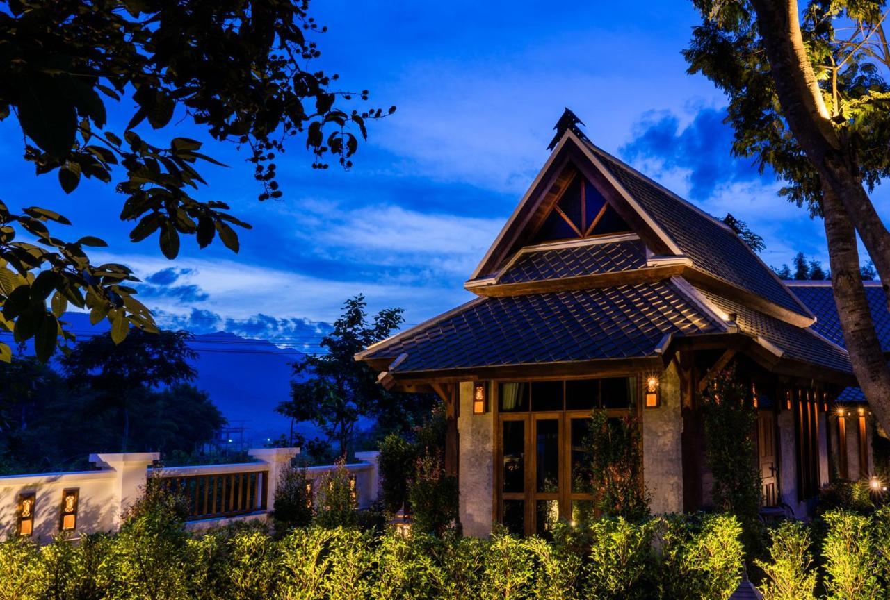 Hotel Ruean Racha à Chiang Mai Extérieur photo