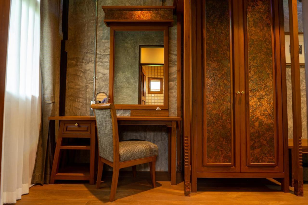 Hotel Ruean Racha à Chiang Mai Extérieur photo