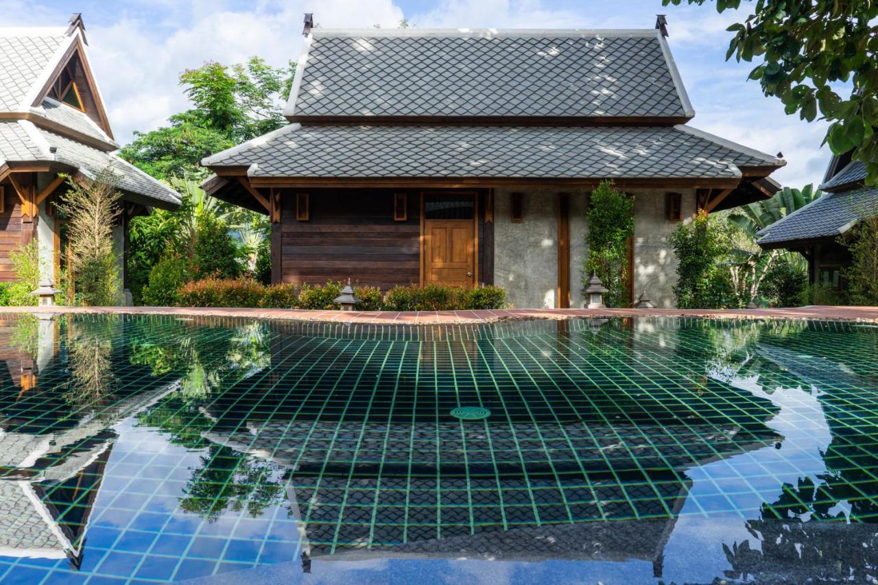 Hotel Ruean Racha à Chiang Mai Extérieur photo