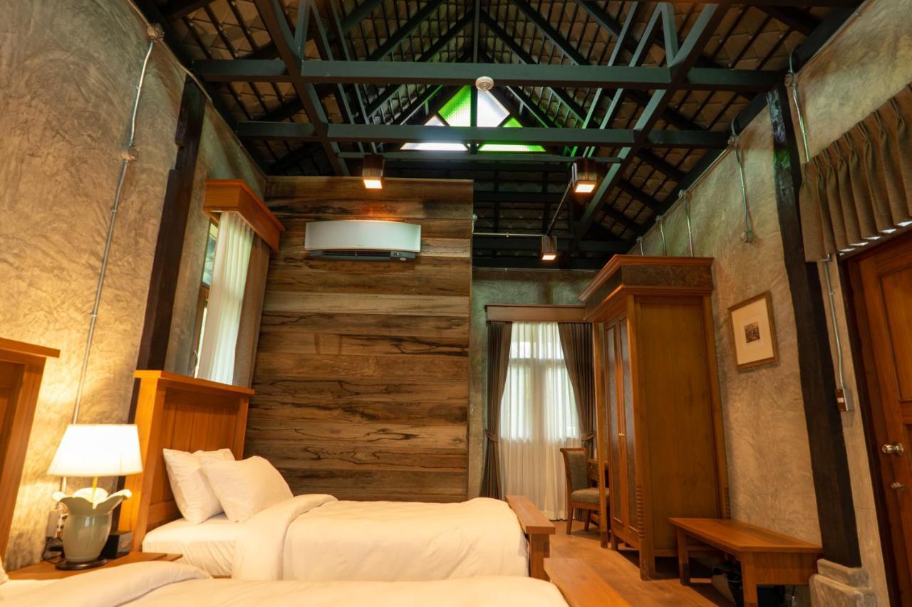 Hotel Ruean Racha à Chiang Mai Extérieur photo