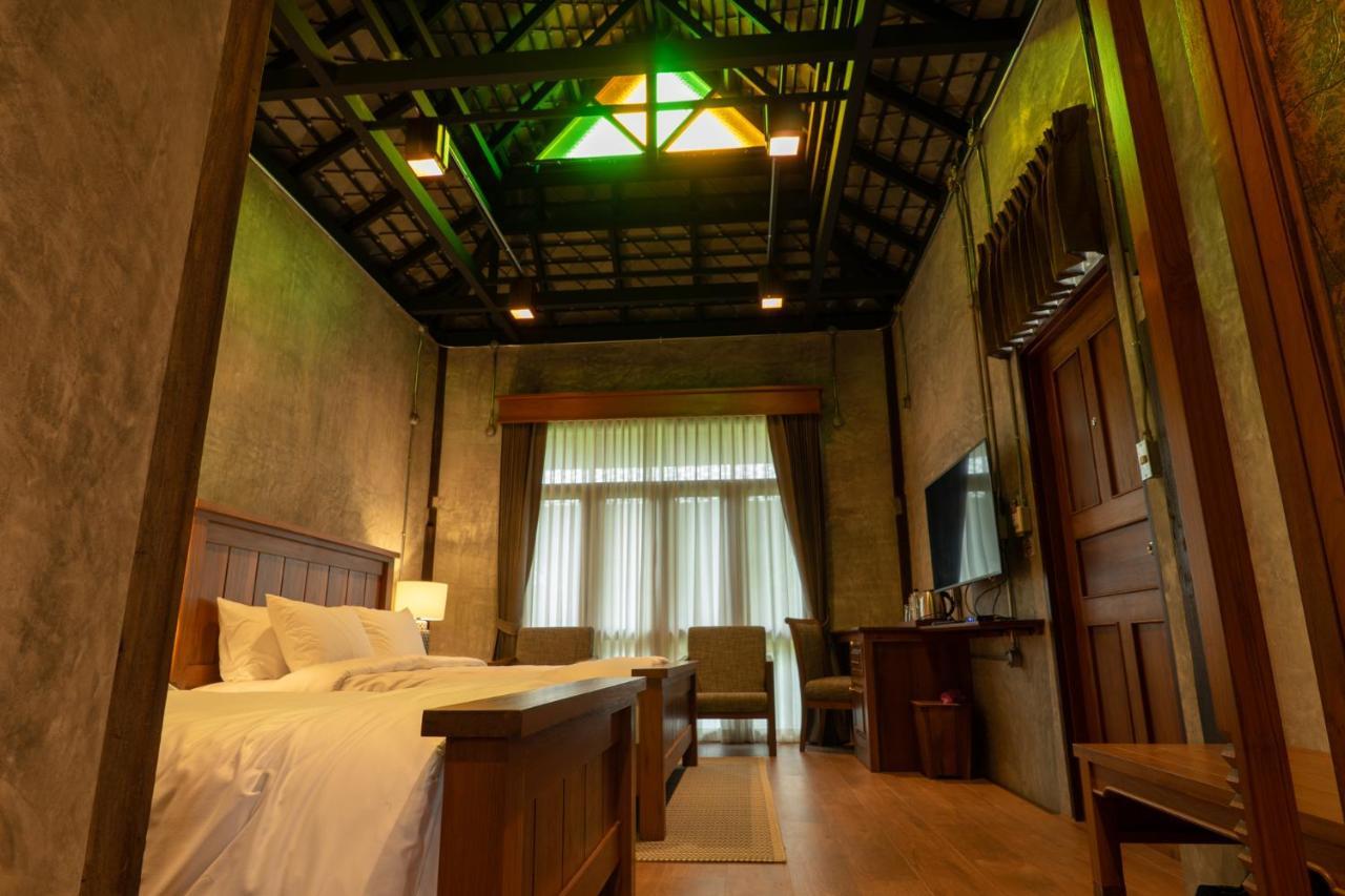Hotel Ruean Racha à Chiang Mai Extérieur photo