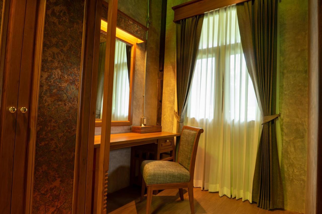 Hotel Ruean Racha à Chiang Mai Extérieur photo