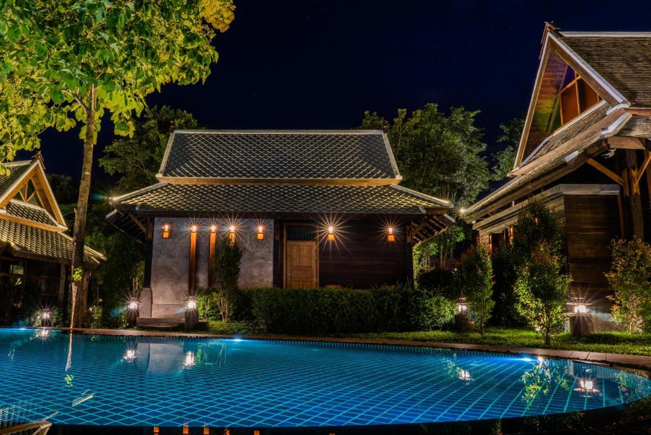 Hotel Ruean Racha à Chiang Mai Extérieur photo