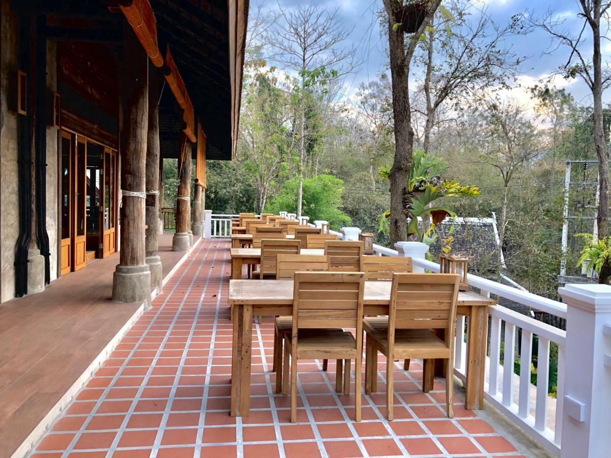 Hotel Ruean Racha à Chiang Mai Extérieur photo
