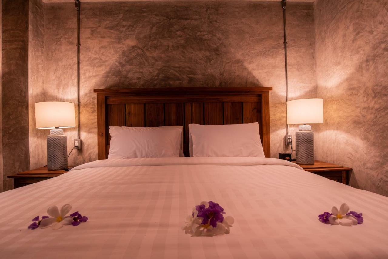 Hotel Ruean Racha à Chiang Mai Extérieur photo