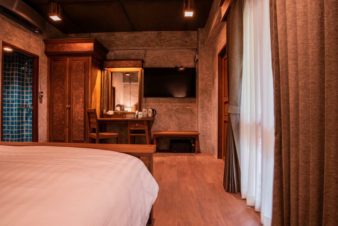 Hotel Ruean Racha à Chiang Mai Extérieur photo