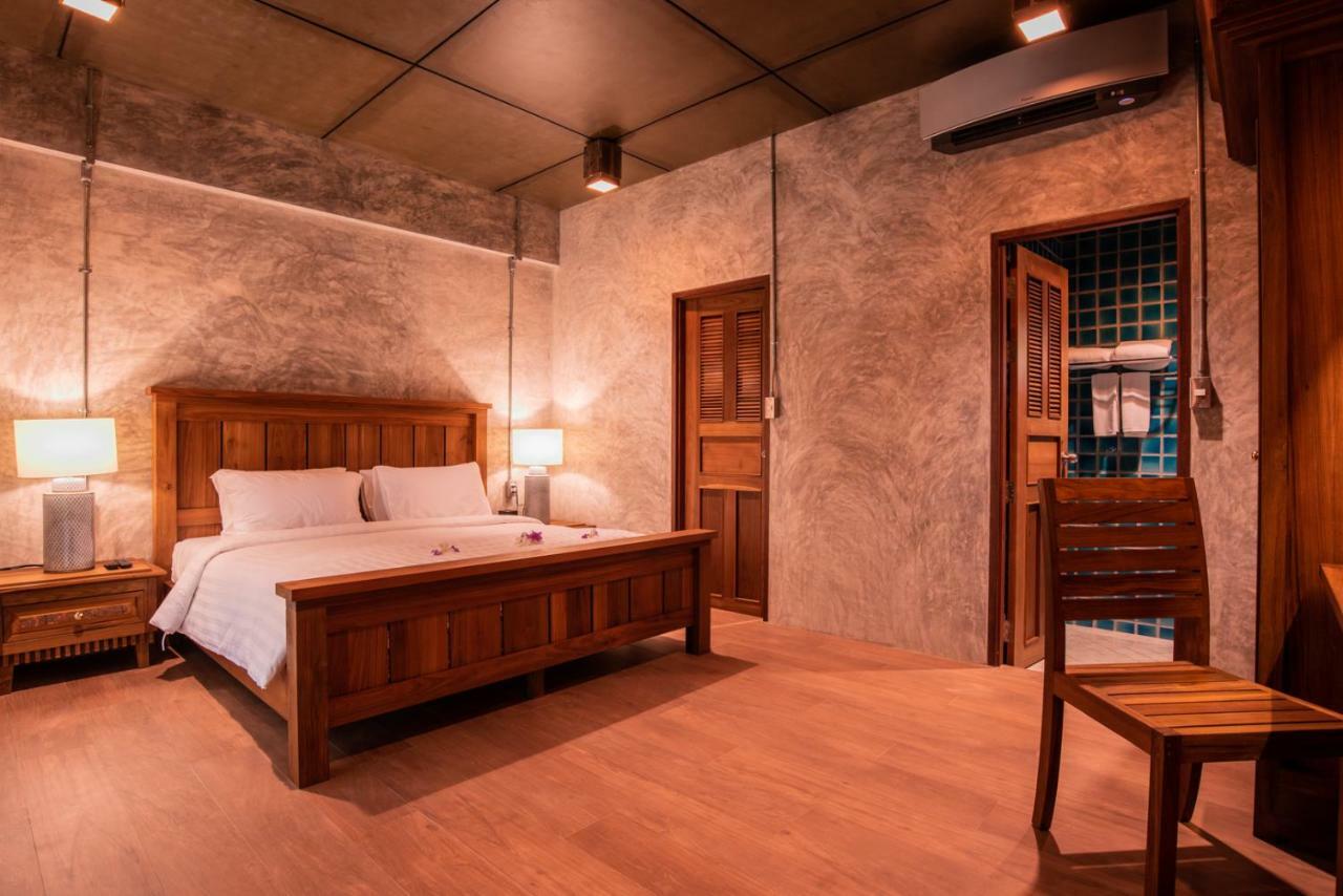 Hotel Ruean Racha à Chiang Mai Extérieur photo