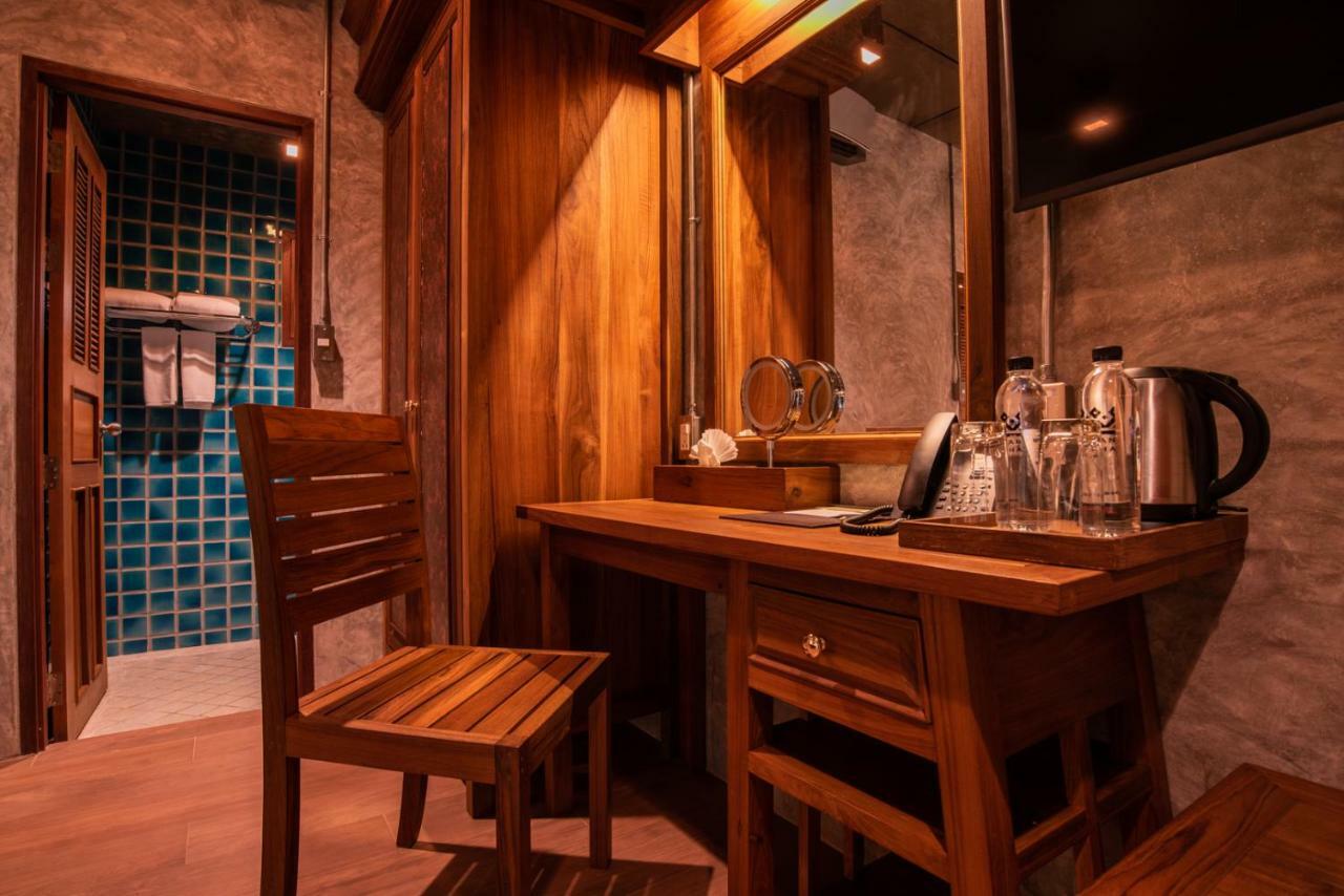 Hotel Ruean Racha à Chiang Mai Extérieur photo