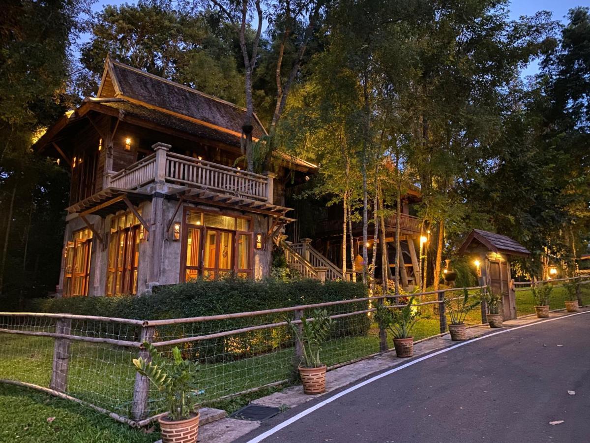 Hotel Ruean Racha à Chiang Mai Extérieur photo