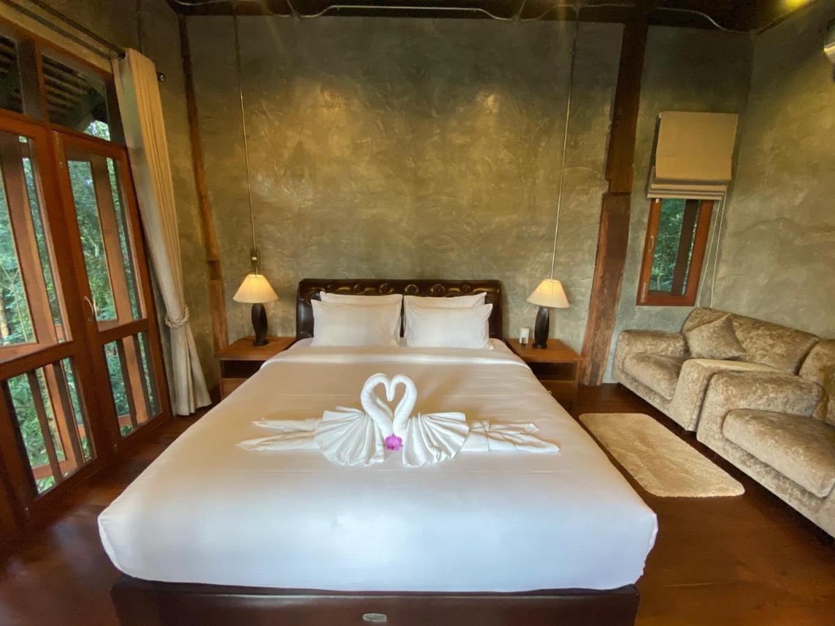 Hotel Ruean Racha à Chiang Mai Extérieur photo